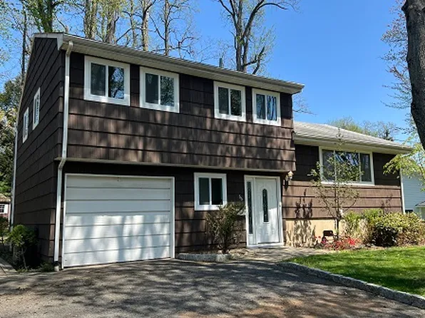 56 Fairway Dr, East Hanover, NJ 07936