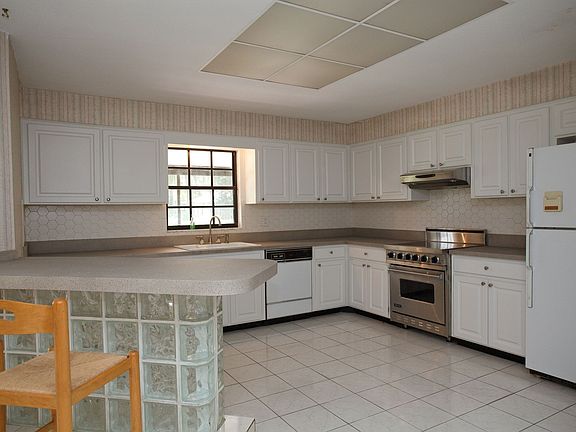 3rd image of 11905 N Gomez Ave