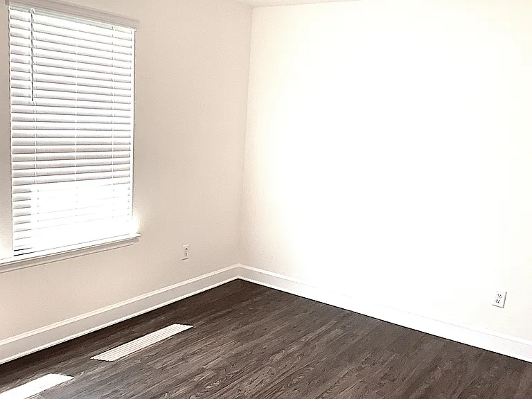 10316 Riverwalk Ct — Photo 8