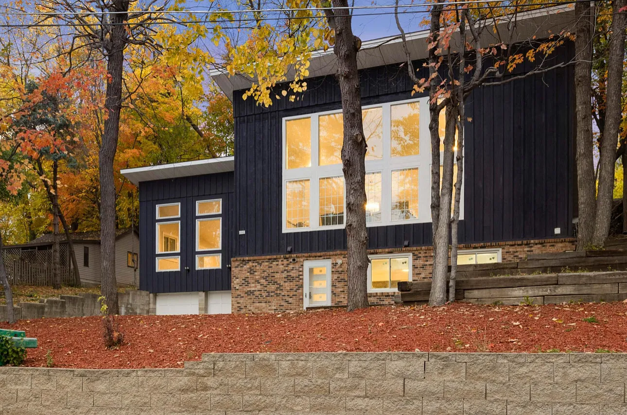 4442 Dorchester Rd — Photo 2