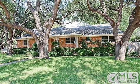2nd image of 1302 Phoebe Ln