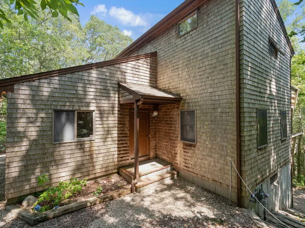 24 Wilson Road, Woods Hole, MA 02543