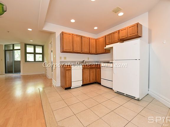 3rd image of 19-19 24th Ave #L308