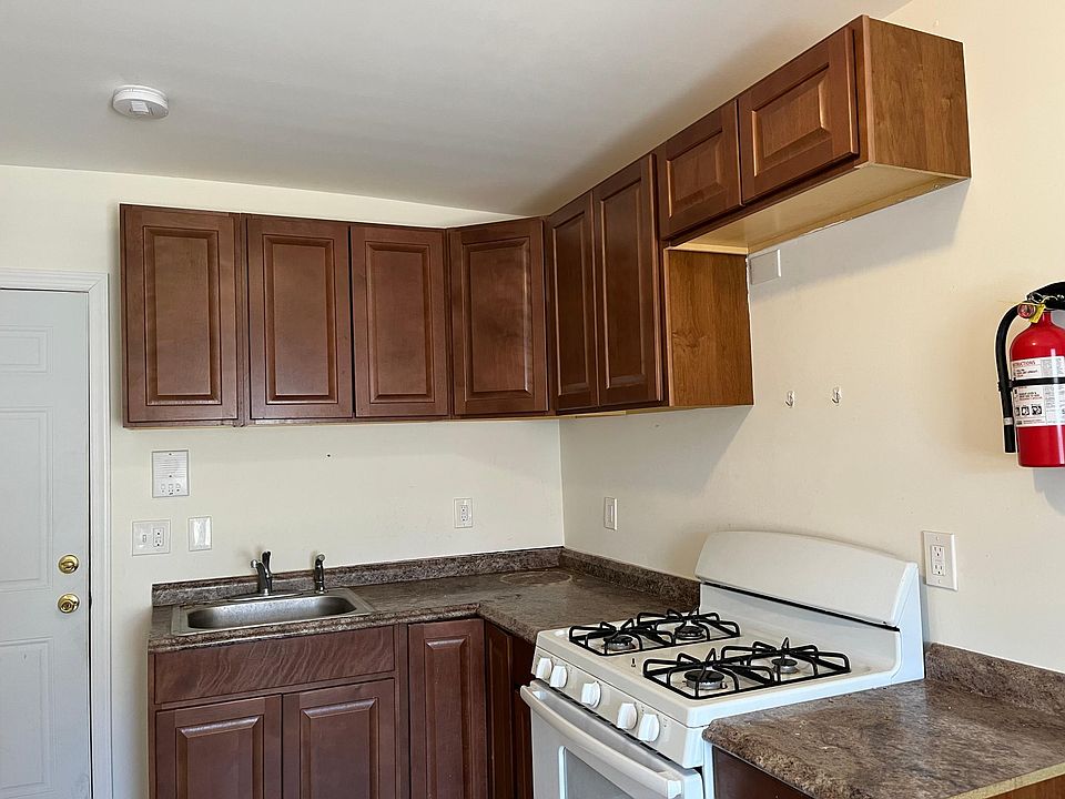 2nd image of 284 Ellison St #7