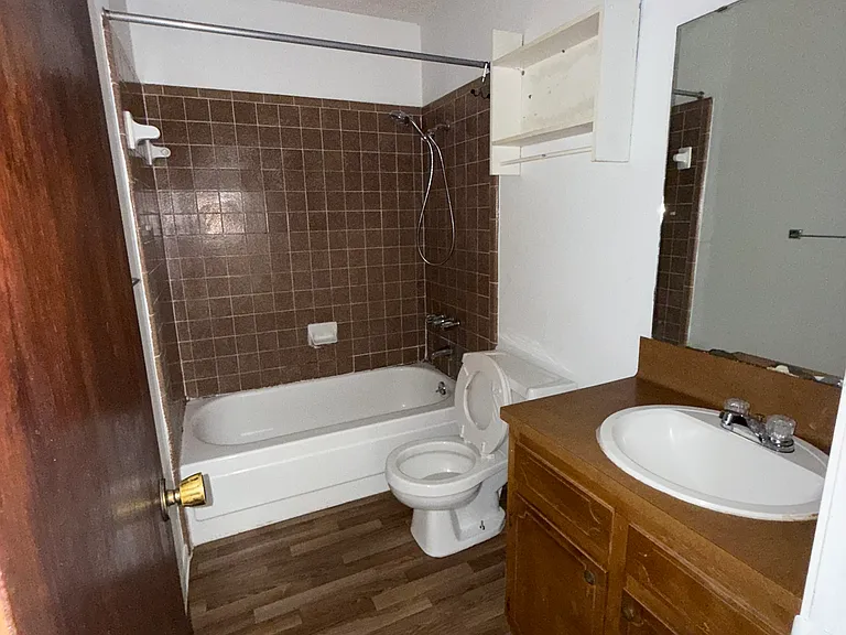 401 N 4th St #F — Photo 13