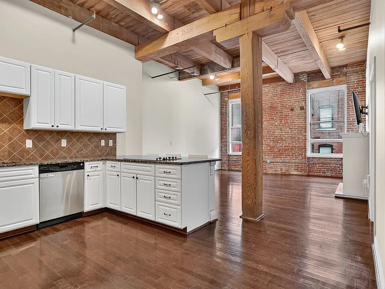612 Central St #306 — Photo 2
