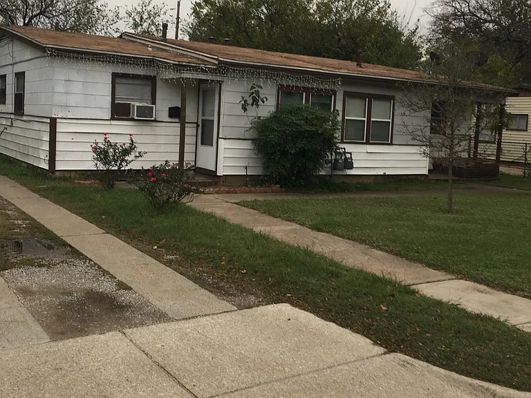 2228 Fairview St — Photo 5