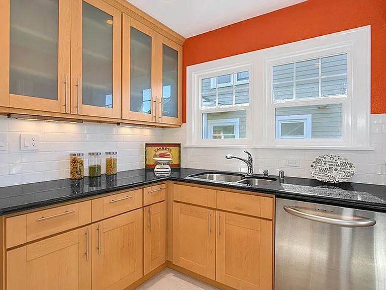 5615 11th Ave NE — Photo 9