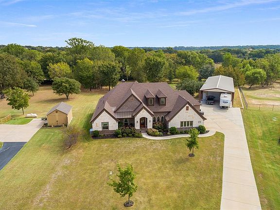 3rd image of 189 Brook Hollow Ln