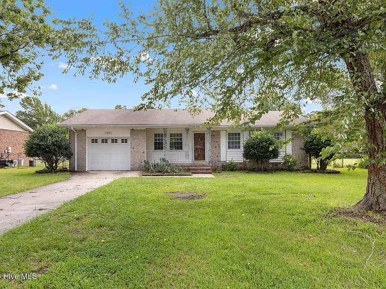105 Valley Ct — Photo 1