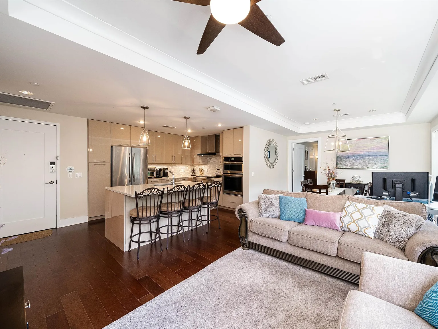 2 bed, 2.0 bath, 1100 sqft, $5,200 — Photo 4