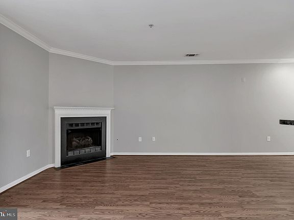 4th image of 2105 Highcourt Ln APT 201