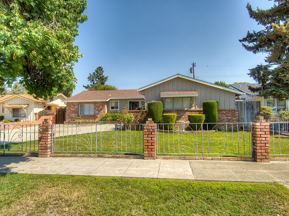 1st image of 776 Broadmoor Dr
