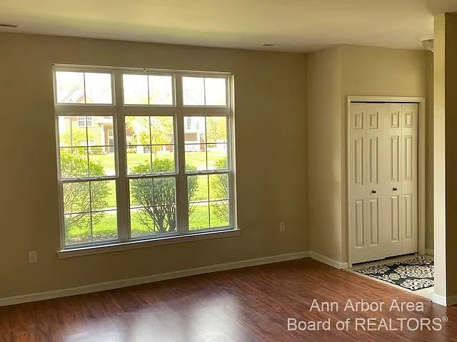 3254 Primrose Ln — Photo 3