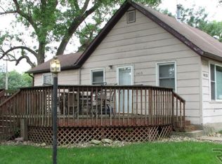 1413 E Oak St, Sioux Falls, SD 57105
