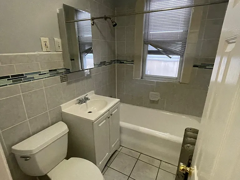 185 Leslie St #1A — Photo 4