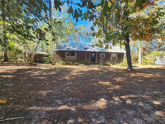 3rd image of 122 Old Levee Rd
