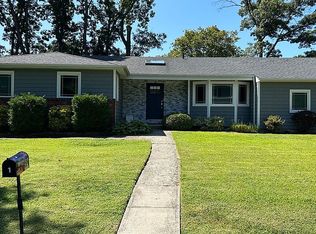 1 Rigger Ct, Huntington Station, NY 11746