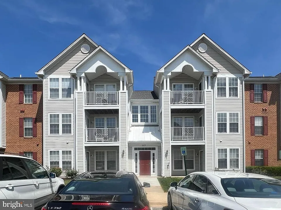 689 Winding Stream Way #204