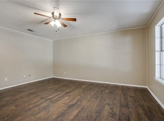 5th image of 2612 Willow Park St