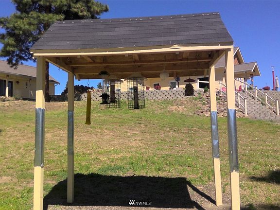 Bird Feeding station