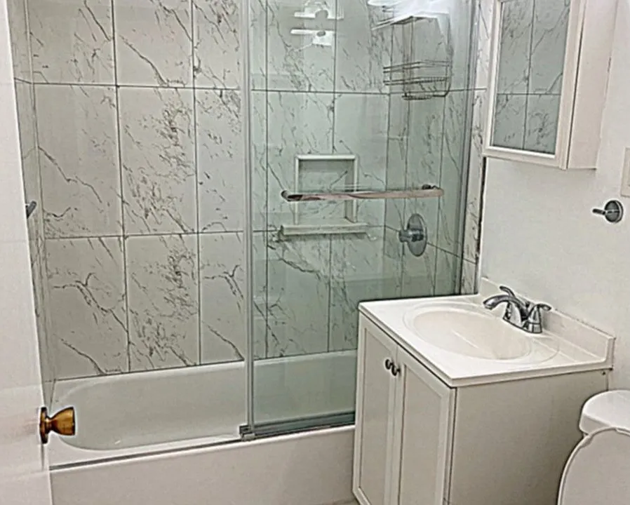 Contemporary Full Bath