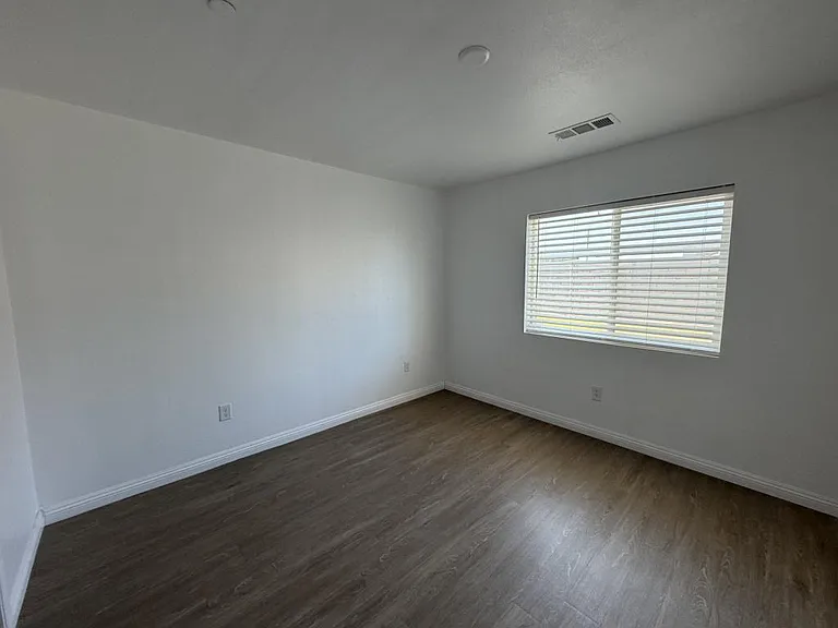 505 Cindy Ct — Photo 8
