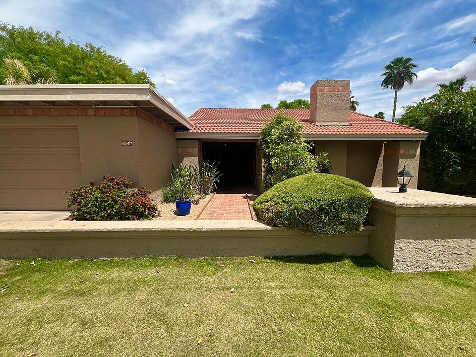 1st image of 8547 N Woodland Ct