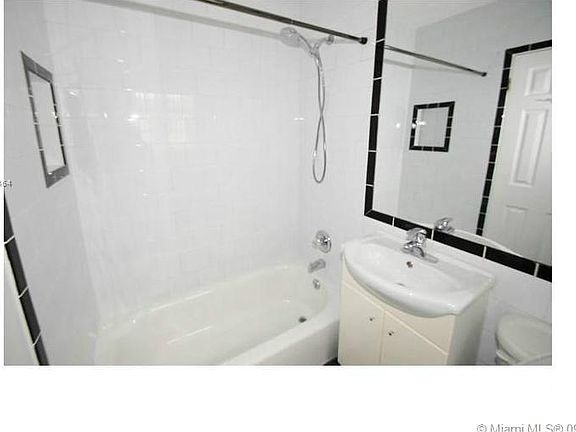4th image of 8310 Byron Ave APT 10