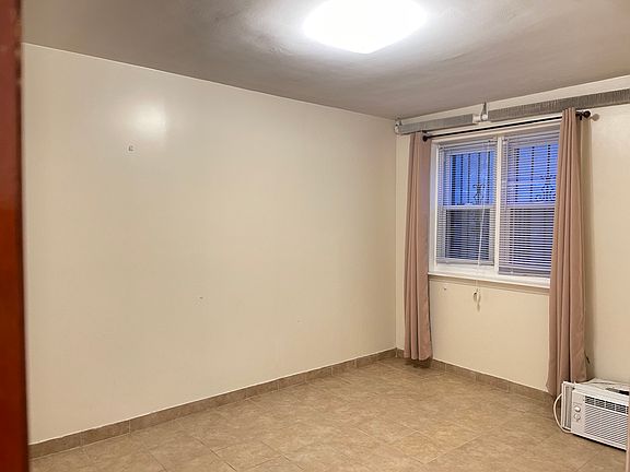 4th image of 21-11 42nd St Unit 1