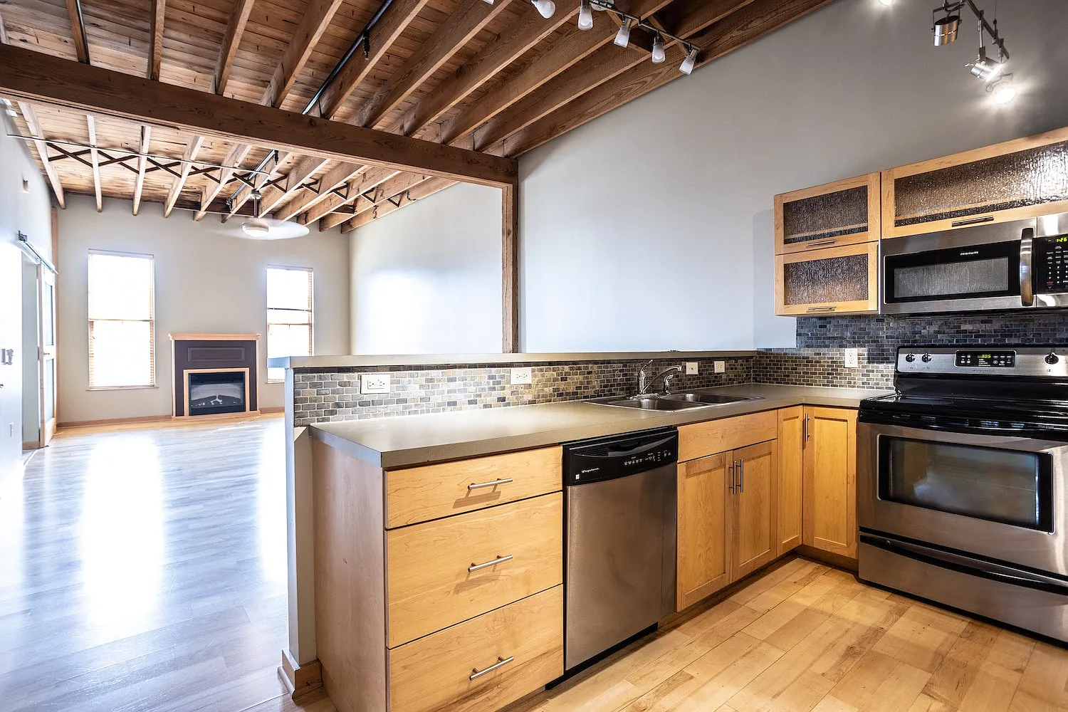 Larson Square Lofts — Photo 1