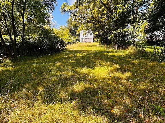 5th image of 828 West St