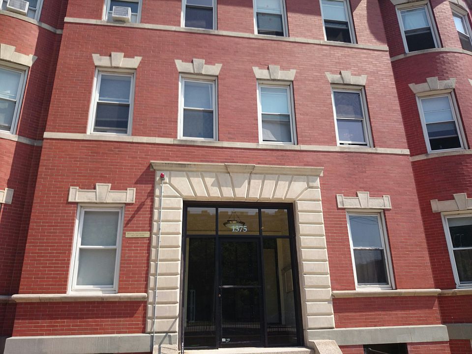 2nd image of 1375 Comm Ave APT 12