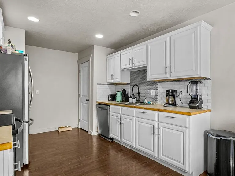 1110 SW Isaac Ln — Photo 11