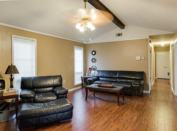 4th image of 8592 Woodbine Dr