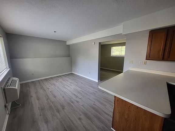 3rd image of 6 Crown St APT 1