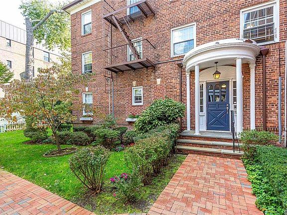 4th image of 19 Schenck Ave APT 3A