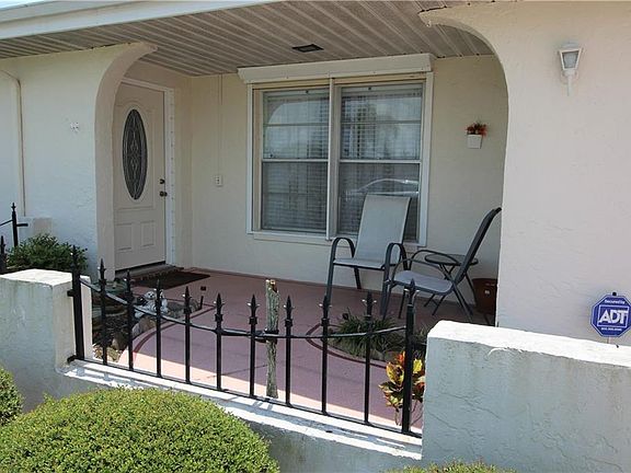 4th image of 303 Club Manor Dr