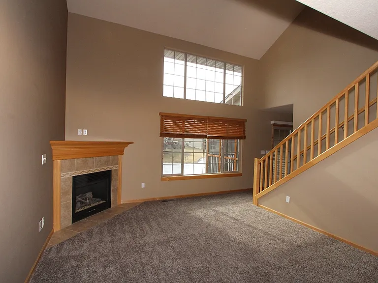 233 Woodfield Ct — Photo 11