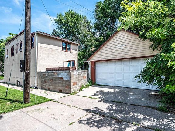 3rd image of 96 Winifred St W