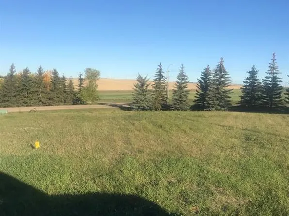 8 Regency Clos, Trochu, AB T0M 2C0