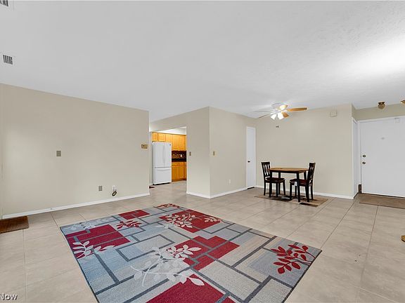 5th image of 985 Canyon View Rd APT 108D