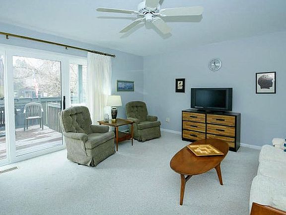 5th image of 149 Selkirk Ct APT C