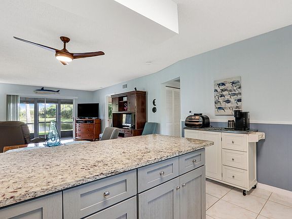 5th image of 186 SE Village Drive #186