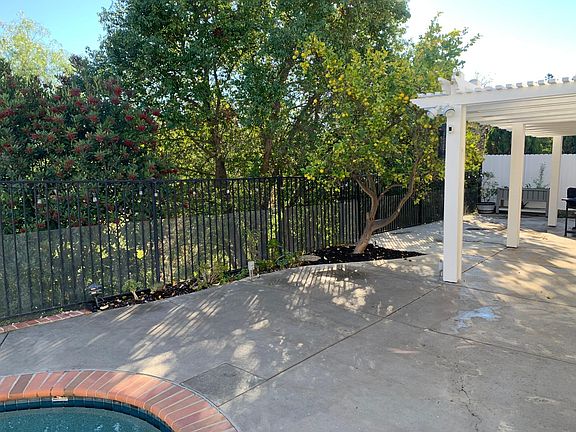 3rd image of 472 Canyon Vista Dr