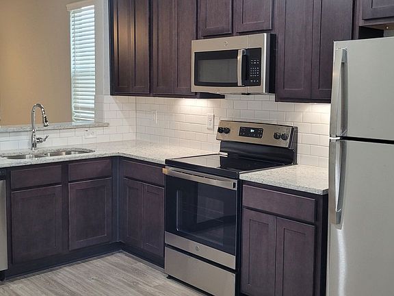 3rd image of 232 Joseph Cir
