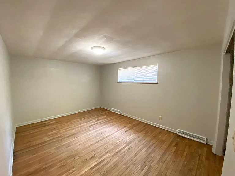249 E Oak Cliff Court — Photo 4