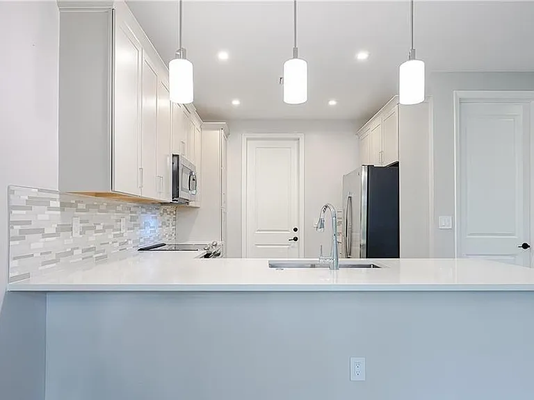7320 Rockefeller Dr — Photo 8
