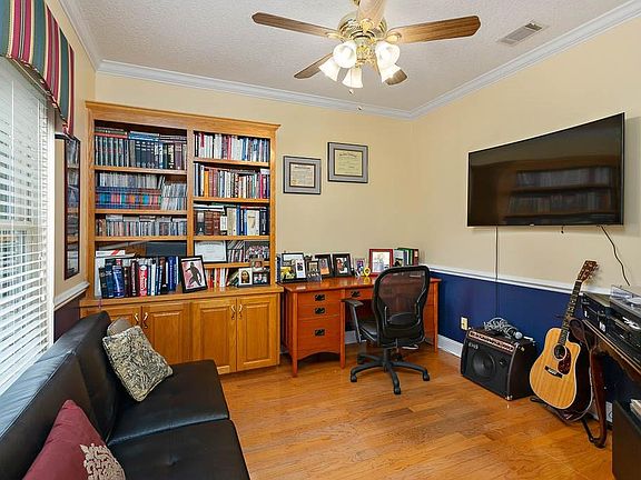4th image of 141 Harbor Pointe Dr