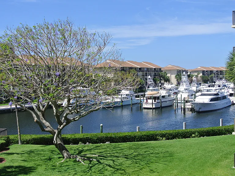 1201 Seafarer Cir #201 — Photo 17